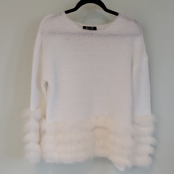 A.Z.I Sweaters - A.Z.I New York Elegant White Knit Sweater with Faux Fur Details Size XS.